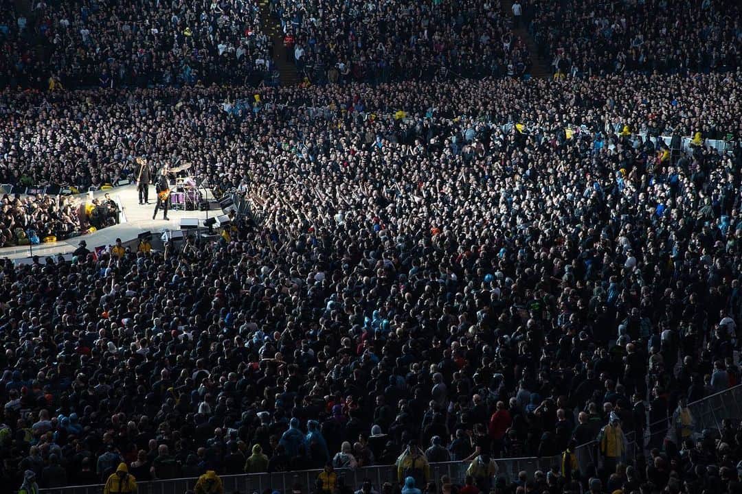 メタリカさんのインスタグラム写真 - (メタリカInstagram)「Photos from last night's show in Manchester! ・・・ 📸 by @brettmurrayphotography & @photosbyjeffyeager ・・・ #MetInManchester #WorldWired #Metallica」6月20日 0時38分 - metallica