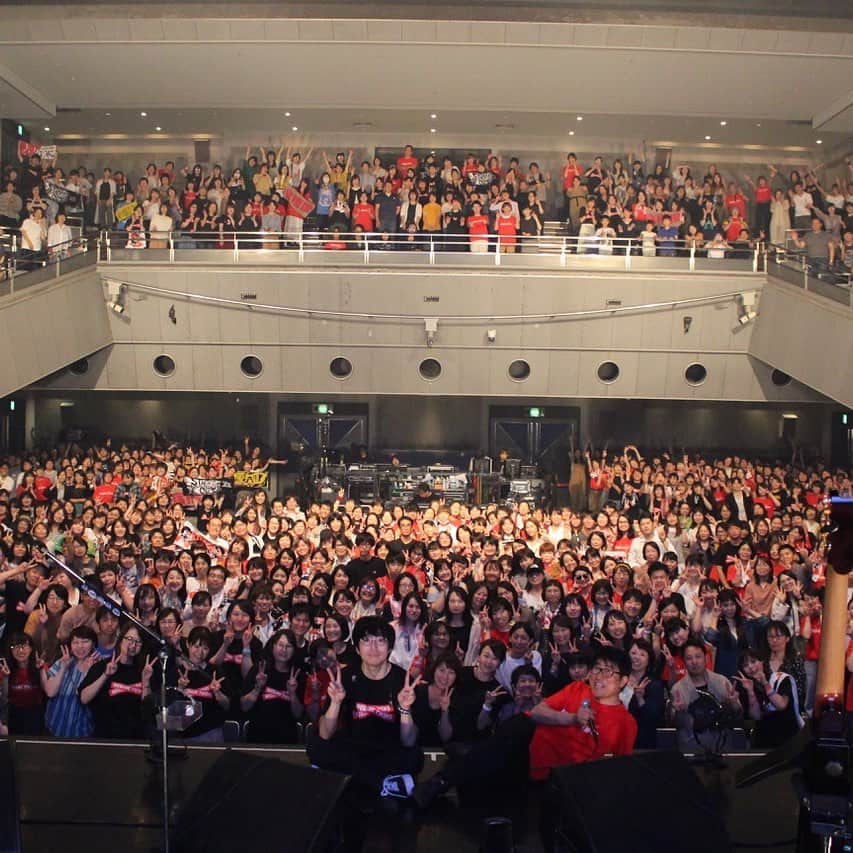 亀田誠治のインスタグラム：「メガネツインズ初ワンマン。初ツアーを大阪なんばハッチで！ #メガネツインズ #高橋優 #亀田誠治」