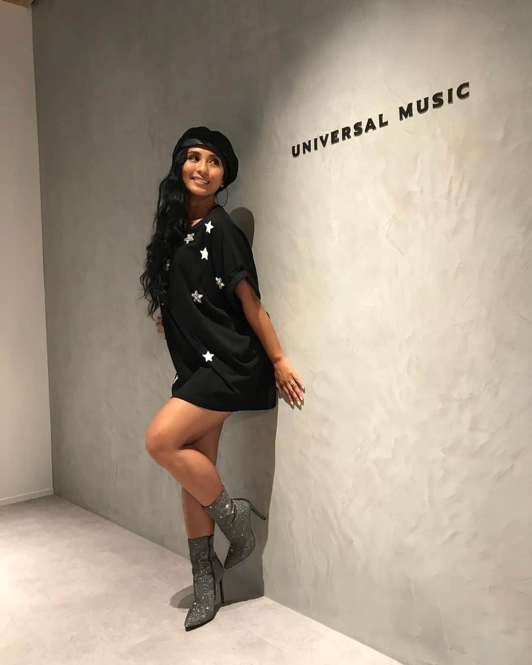 シェネルのインスタグラム：「Just another day at work #tokyo #universalmusic」