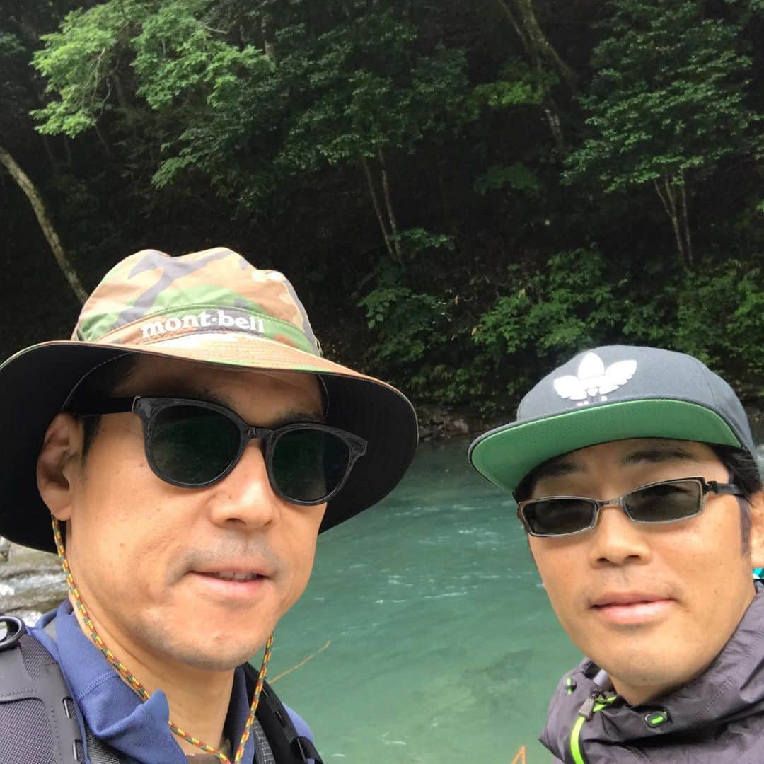 東野幸治さんのインスタグラム写真 - (東野幸治Instagram)「旅猿のリベンジでテンカラ釣りに鈴木先生に連れて行ってもらいました！ そして見事にリベンジに成功しました！オ〜テンカラ〜。」6月20日 6時16分 - higashinodesu