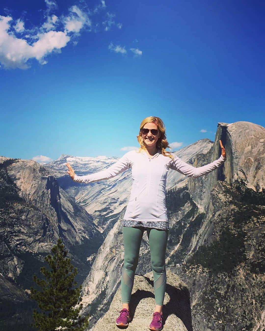 サラ・ドリューさんのインスタグラム写真 - (サラ・ドリューInstagram)「Blown away by the beauty of Yosemite!! Wowzers!!! #yosemite #familytime #vacation」6月20日 0時50分 - thesarahdrew