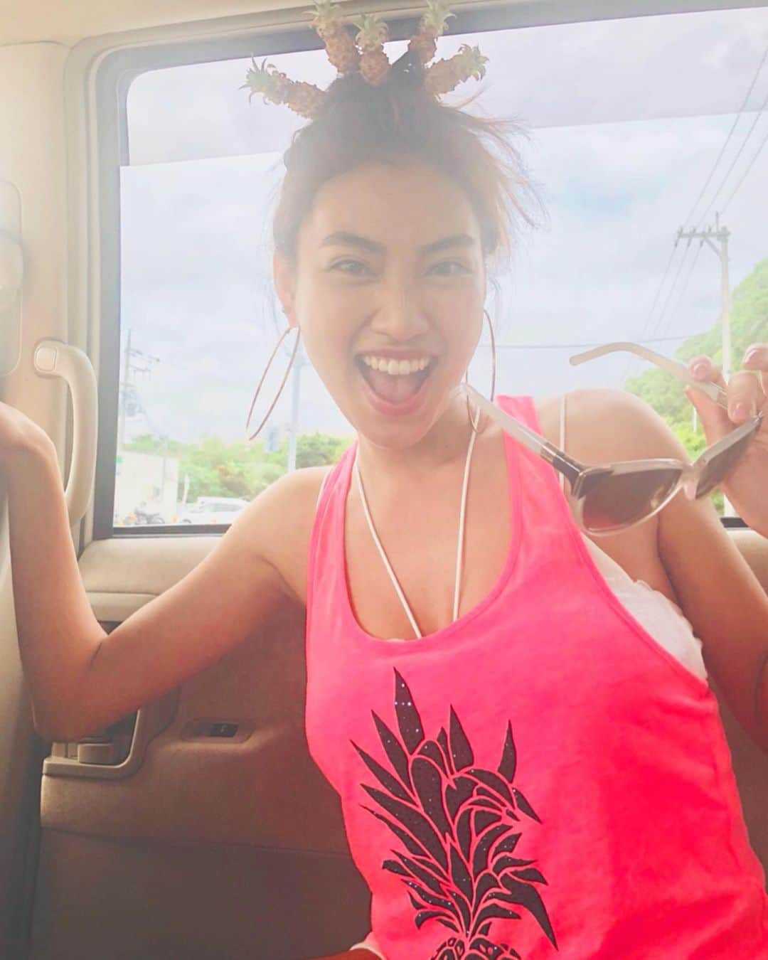 青山めぐさんのインスタグラム写真 - (青山めぐInstagram)「総勢約20人での沖縄旅行 その３🍍🍹🥝🍉 #沖縄 #恩納村 #旅行 #沖縄旅行 #パイナップルおばさん #パイナップル #オシャレすぎる #スムージー #浜辺の茶屋 #サンドイッチ #magentanblue」6月20日 0時55分 - megu_19880928