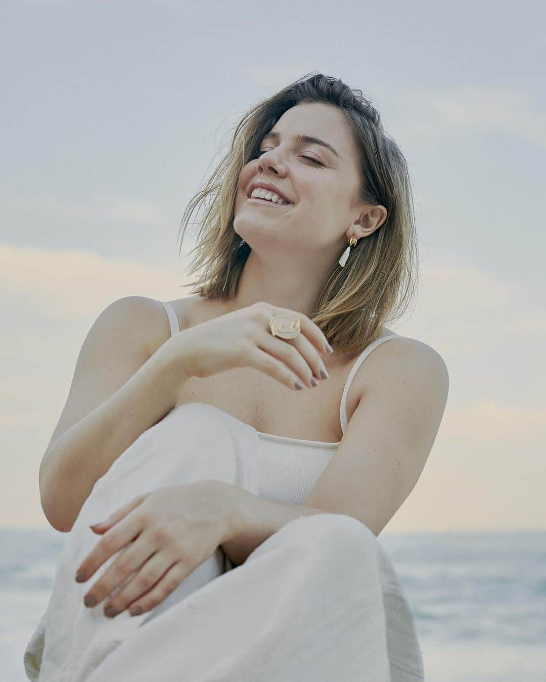 Alice Wegmannのインスタグラム：「amordacabeçaaospés」