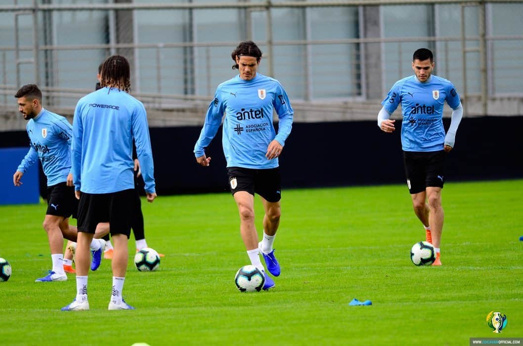 エディンソン・カバーニさんのインスタグラム写真 - (エディンソン・カバーニInstagram)「Entrenamiento a la mañana en Porto Alegre #CopaAmerica 💪🇺🇾 Entrainement du matin a Porto Alegre #CopaAmerica 💪🇺🇾 Allenamento mattutino in Porto Alegre #CopaAmerica 💪🇺🇾 Morning training in Porto Alegre #CopaAmerica 💪🇺🇾」6月20日 1時06分 - cavaniofficial21