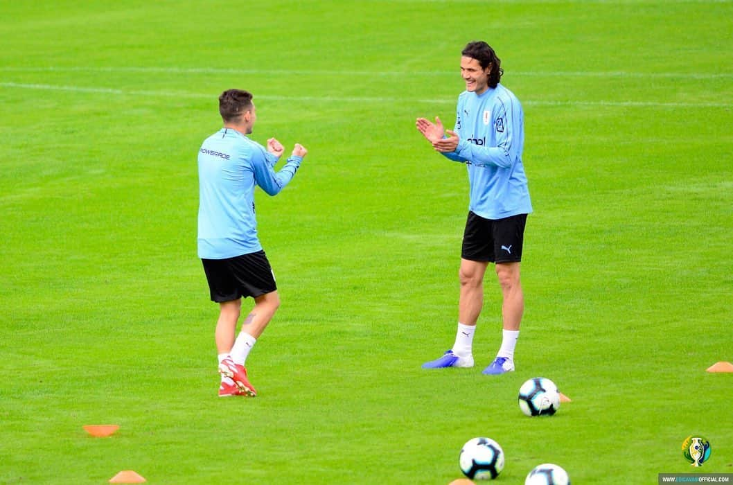 エディンソン・カバーニさんのインスタグラム写真 - (エディンソン・カバーニInstagram)「Entrenamiento a la mañana en Porto Alegre #CopaAmerica 💪🇺🇾 Entrainement du matin a Porto Alegre #CopaAmerica 💪🇺🇾 Allenamento mattutino in Porto Alegre #CopaAmerica 💪🇺🇾 Morning training in Porto Alegre #CopaAmerica 💪🇺🇾」6月20日 1時06分 - cavaniofficial21