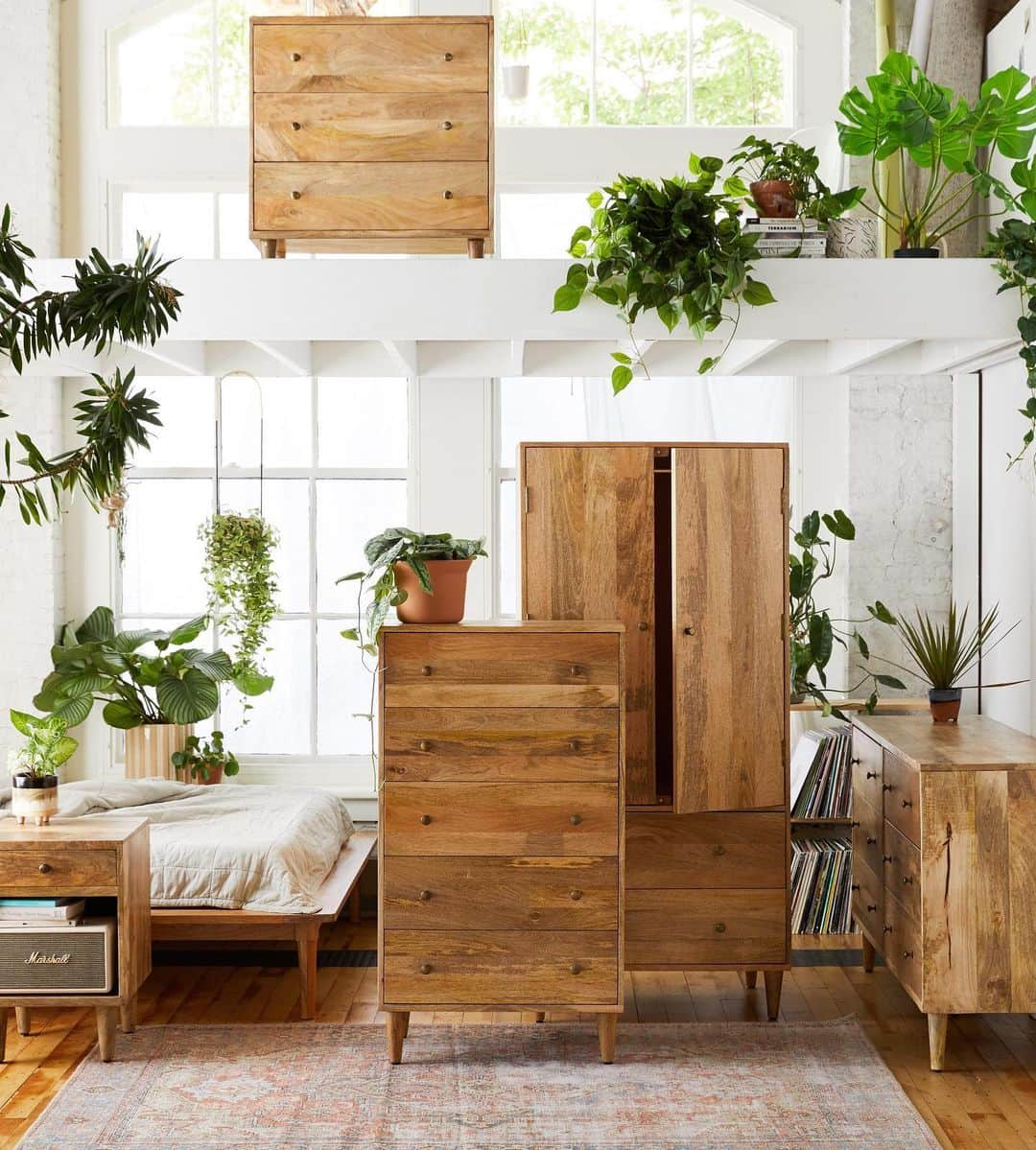 Urban Outfittersさんのインスタグラム写真 - (Urban OutfittersInstagram)「Introducing the Amelia furniture collection, made of sturdy mango wood in simple, essential designs. @UrbanOutfittersHome #UOHome」6月20日 0時59分 - urbanoutfitters