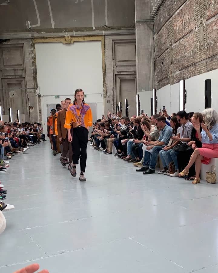 スコット・シューマンのインスタグラム：「Bravo bravo bravo @maisonvalentino and @pppiccioli are on fire ! The best show of the season so far!」