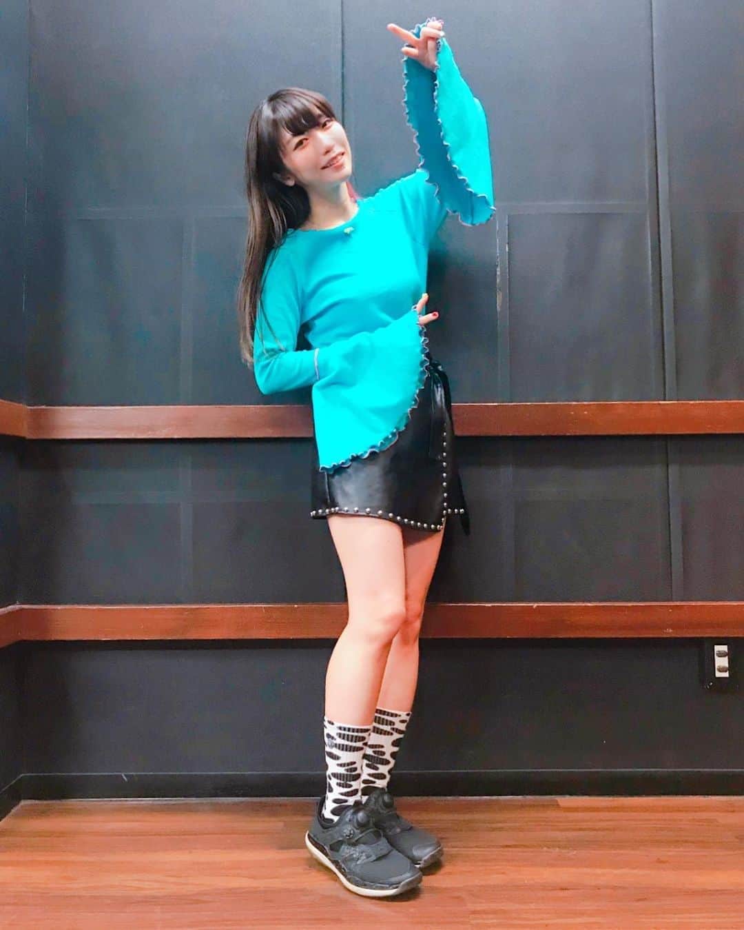 ぱいぱいでか美のインスタグラム：「little sunny biteの袖の可愛さをとにかく伝えたい人 ꙳ #tops #sox #littlesunnybite  #skirt #crayme #俺はインスタグラマーになりてぇ ꙳ 毎月私服で行ってるトークイベント！ ひたすら私が喋り続けるイベントが明日っていうか今日(6/20)あります。 写真は先月のイベントのときに着た服〜！ LSBの袖が可愛すぎてとにかくそれを伝えたい人になってしまいました。 谷さん(トークイベントで聞き手をやってくれてる方)には その服だと焼肉にはいけないねと言われてしまいました。 オシャレに我慢はつきもの……。 明日は何着よっかなー！ . 6/20 19:30〜21:00 新宿dues ぱいぱいでか美がひたすら90分くらい喋り続けるイベントです。 イベント後にチェキ撮ったり物販あります。 ご予約&詳細はホームページへどうぞ！ 来てね！気軽な気持ちで！」