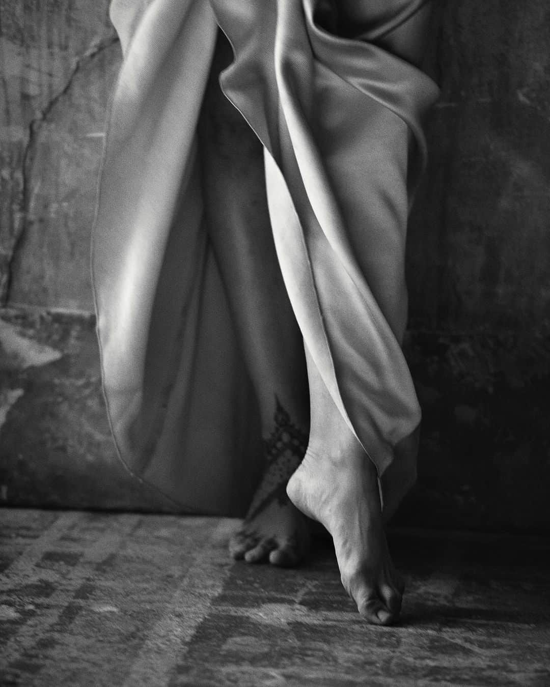 ピーター・リンドバーグさんのインスタグラム写真 - (ピーター・リンドバーグInstagram)「Rosalía, photographed in Paris for Vogue Spain's July issue #LindberghStories #Rosalia #VogueSpain #VogueJulio #coverstory」6月20日 1時20分 - therealpeterlindbergh