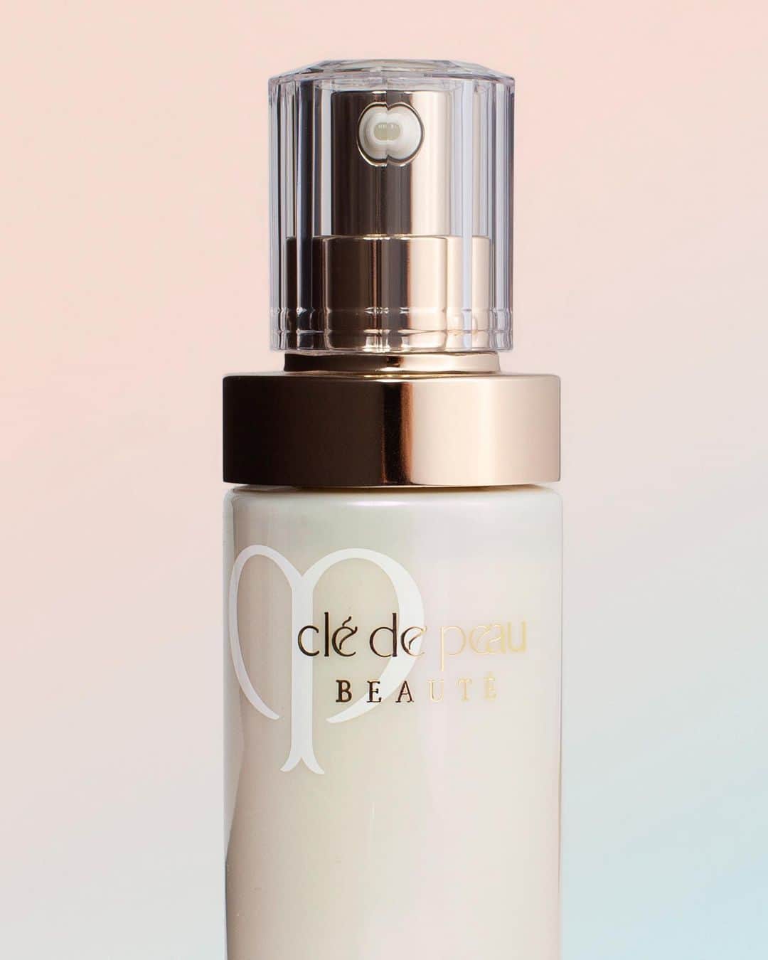 Clé de Peau Beauté Officialさんのインスタグラム写真 - (Clé de Peau Beauté OfficialInstagram)「The lightweight formula of the #ProtectiveFortifyingEmulsion glides smoothly onto #skin for dewy brightness.」6月20日 1時32分 - cledepeaubeaute