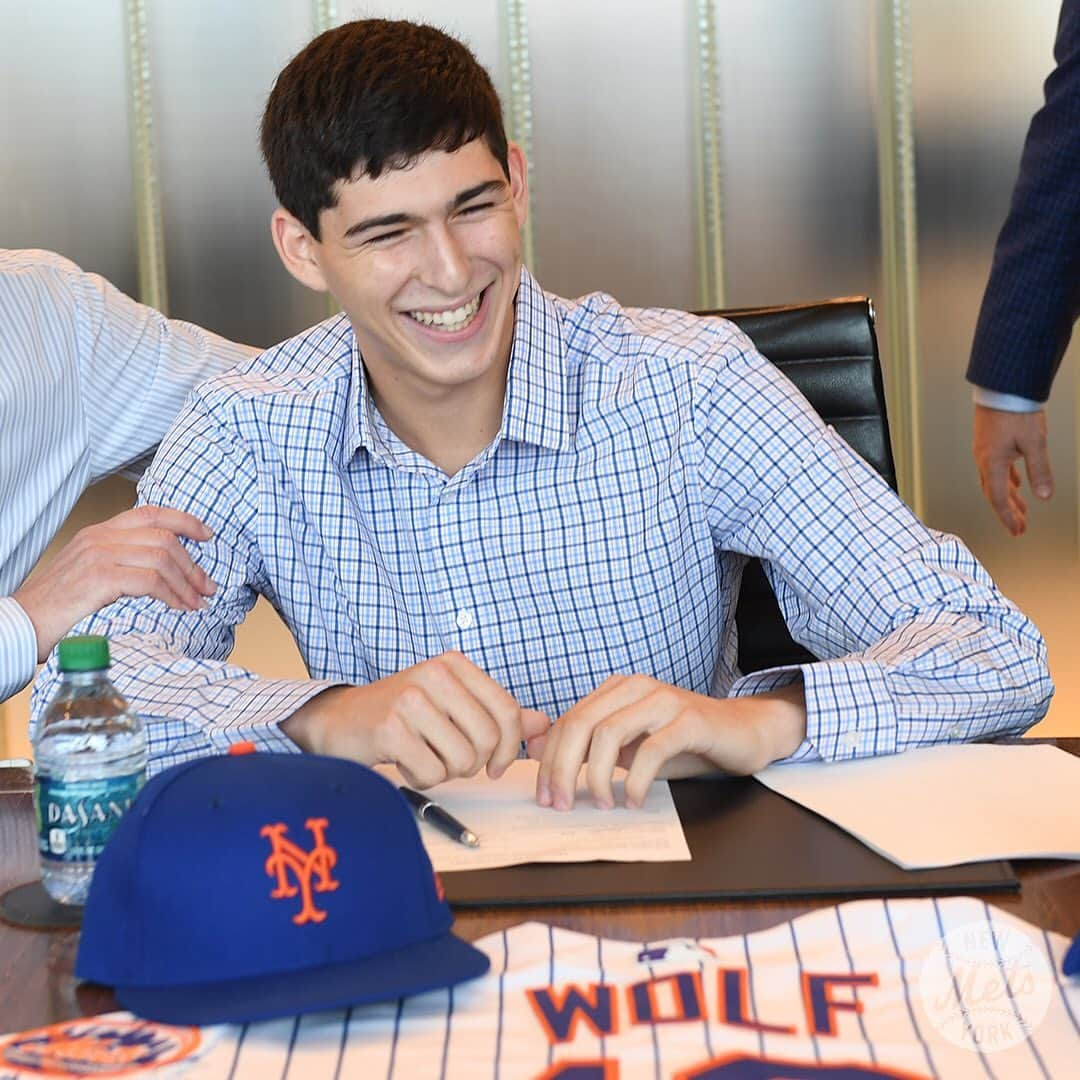 ニューヨーク・メッツさんのインスタグラム写真 - (ニューヨーク・メッツInstagram)「We’ve signed our 2nd round pick in this year’s #MLBDraft, @josh_wolf30! Welcome to the family. 🔶🔷 #LGM  #Mets」6月20日 1時53分 - mets