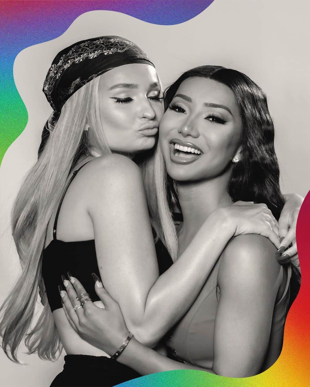 YouTubeさんのインスタグラム写真 - (YouTubeInstagram)「Woo-ah, draguns! Beauty guru @nikita_dragun and pop icon @kimpetras come together to talk about living online with #Pride. Watch the full video now. Link in bio. 📸: @ryanduffin」6月20日 2時03分 - youtube