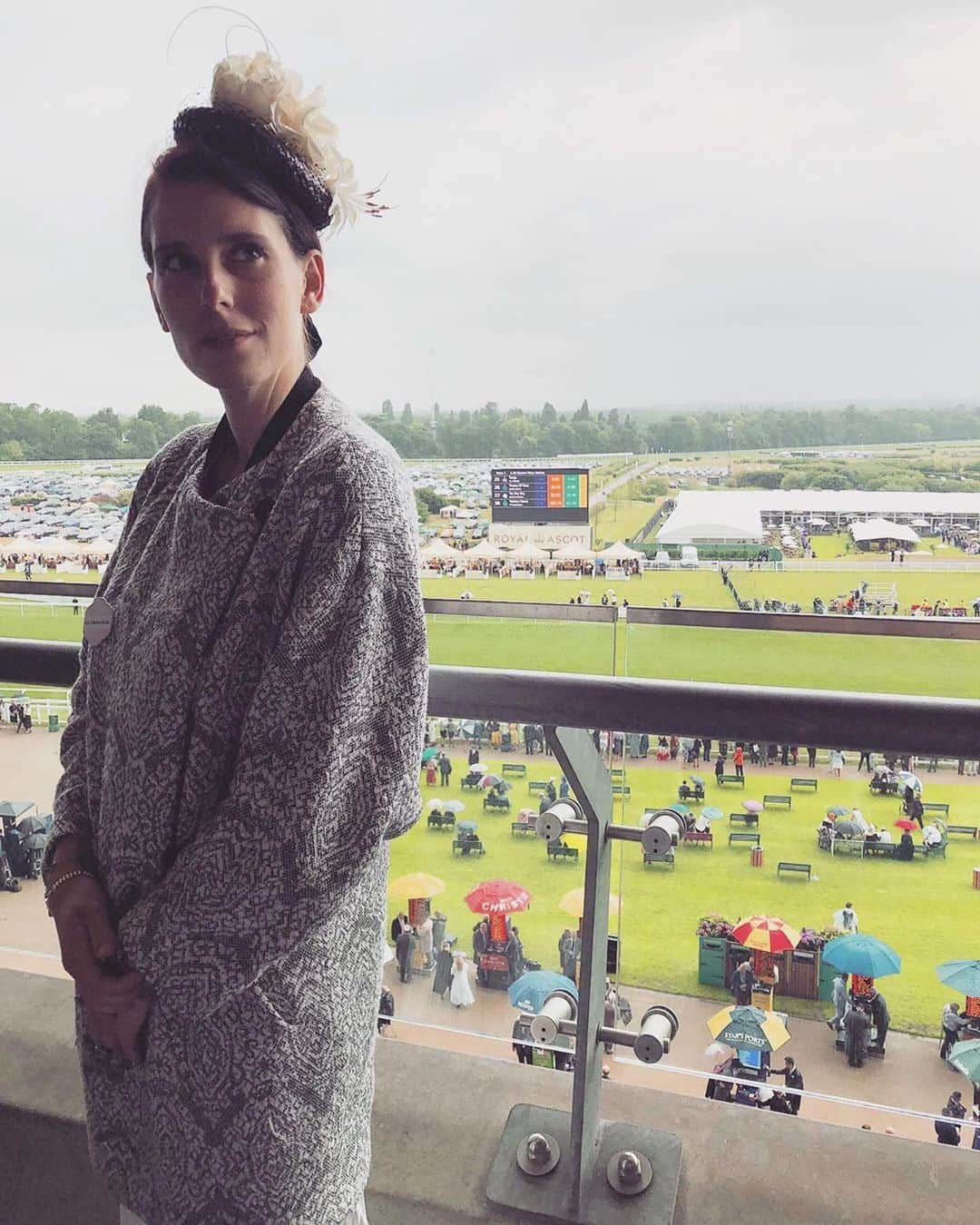 のインスタグラム：「This is more like it! #Repost @valentinamarianigram wearing #piersatkinson ・・・ Ascot 2019 • @ascotracecourse  @longines #RoyalAscot @elle_italia」