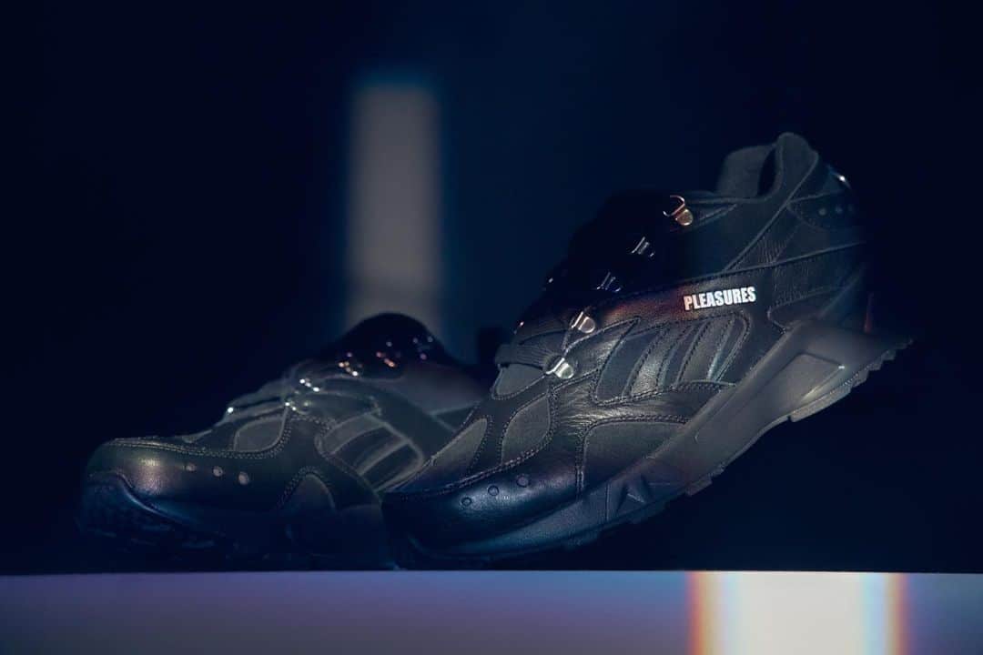 Reebok classicさんのインスタグラム写真 - (Reebok classicInstagram)「We have partnered with Los Angeles street wear brand PLEASURES to produce a capsule collection inspired by the intersection of darkness and light. Available 6.28. @reebokclassics x @pleasures」6月20日 2時11分 - reebokclassics