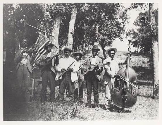 コモンさんのインスタグラム写真 - (コモンInstagram)「Wishing a Happy #Juneteenth to all of my brothers and sisters celebrating today! As we celebrate freedom and the end of chattel slavery in America, we are reminded that this country has never truly dealt with our past sins and our struggle for equality and justice continues. With the strength and perseverance of ancestors fueling our fight, I believe we will win and make America’s original promise of “all men are created equal” real. We are our ancestor’s wildest dreams.」6月20日 2時18分 - common