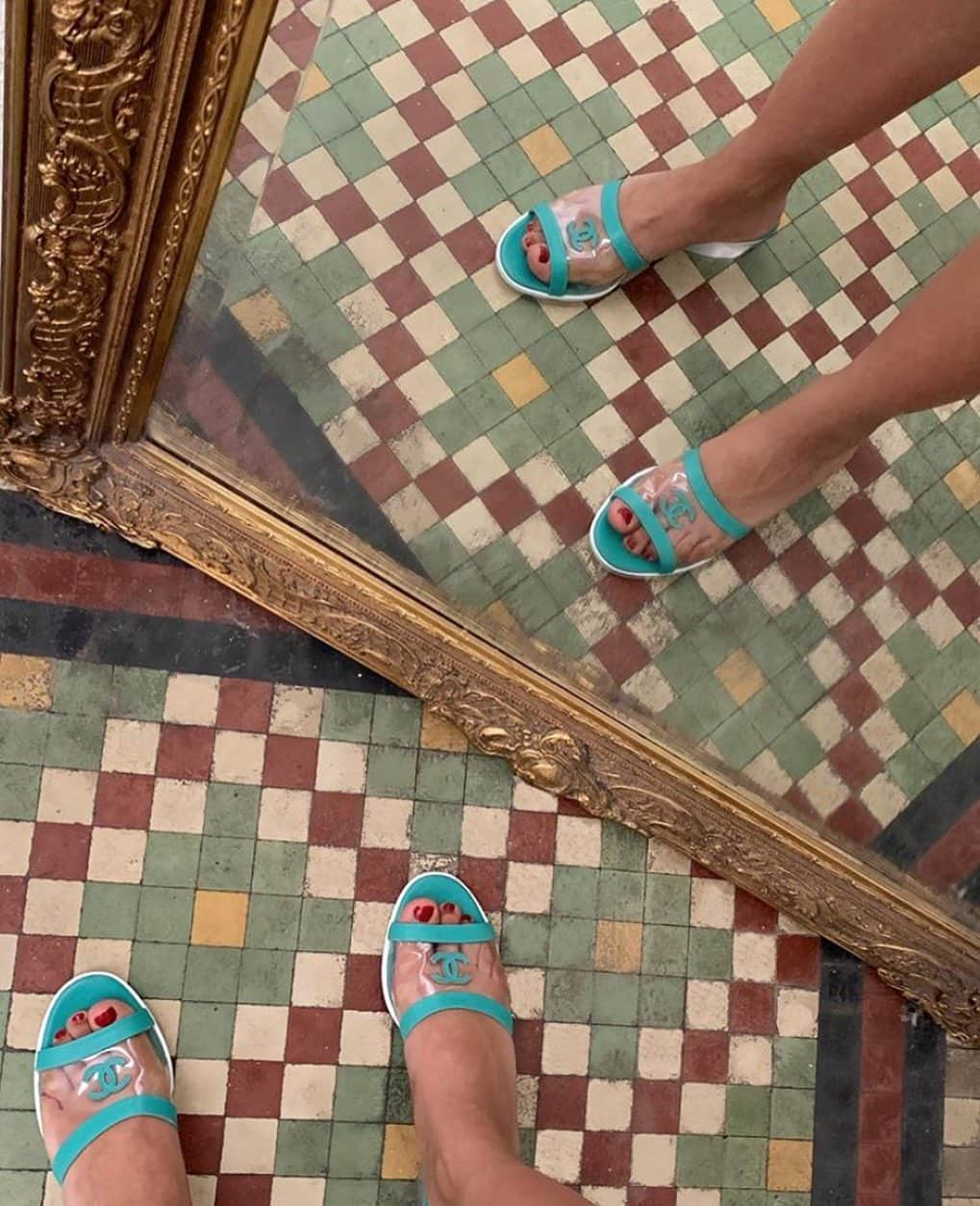 Harper's BAZAARさんのインスタグラム写真 - (Harper's BAZAARInstagram)「The shoes of the summer #Chanel #regram @maria_bernad」6月20日 2時26分 - harpersbazaarus