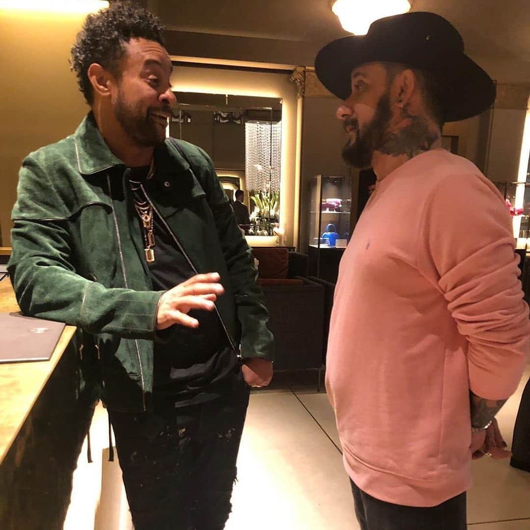 A.J.のインスタグラム：「It wasn’t us. Lol @direalshaggy」