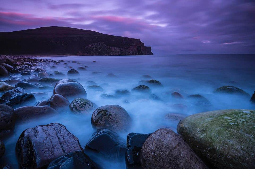 National Geographic Creativeさんのインスタグラム写真 - (National Geographic CreativeInstagram)「Photo by @jimrichardsonng | Waves pass over the massive stones on Hoy Island beach near the Orkney Islands, Scotland. #Sunset #Scotland #Ocean」6月20日 2時39分 - natgeointhefield