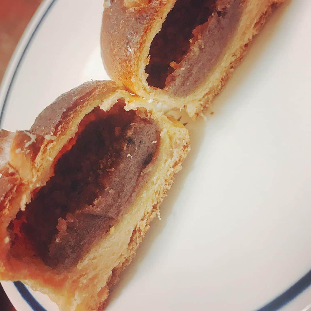 西田さおりさんのインスタグラム写真 - (西田さおりInstagram)「今日はきなこあんぱんを 作りました。 あとミネストローネを始めて 作ったんだけどミネストローネて オイシーネ！ あと夏仕様なセルフネイルしたよ。 指がキモみだよ。  #きなこあんぱん #あんこはこしあん #練りゴマとすりゴマも入れたよ #ミネストローネは簡単にできるよ #これは毎日食べたくなるよ #セルフネイルは手の震えのせいで #ガタガタだよ」6月20日 2時41分 - saori19950108