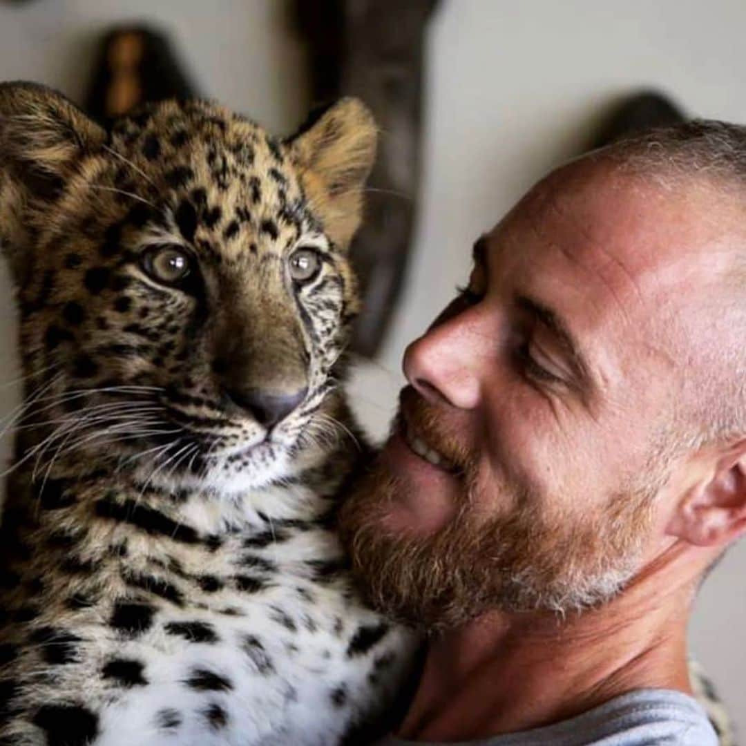Zoological Wildlife Foundationさんのインスタグラム写真 - (Zoological Wildlife FoundationInstagram)「This was Morgan Simpson. A friend, a brother, a son and most importantly a huge part of our ZWF family. Morgan was one of our first pioneers here at the zoo 19 years ago. With him helping us effortlessly we were able to built the foundation that is home to many animals. Helping us raise and care for the animals, Morgan became an important member of our family. With a broken heart we say goodbye to Morgan. After suffering a massive stroke at age 38, Morgan’s health is declining rapidly. We will always and forever honor Morgan in our hearts and memories, for as long as we live. Note: he’s still alive but not expected to make it to Sunday! 💙😢🙏🏼 👼 💔」6月20日 2時46分 - zwfmiami