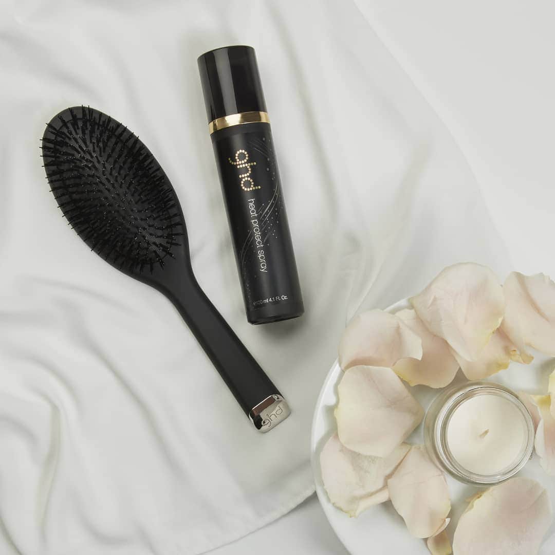 ghd hairさんのインスタグラム写真 - (ghd hairInstagram)「Have you explored our collection of brushes and products, loved by stylists? ✨✨✨ #ghd #goodhairday #hairproducts #flatlay」6月20日 3時00分 - ghdhair