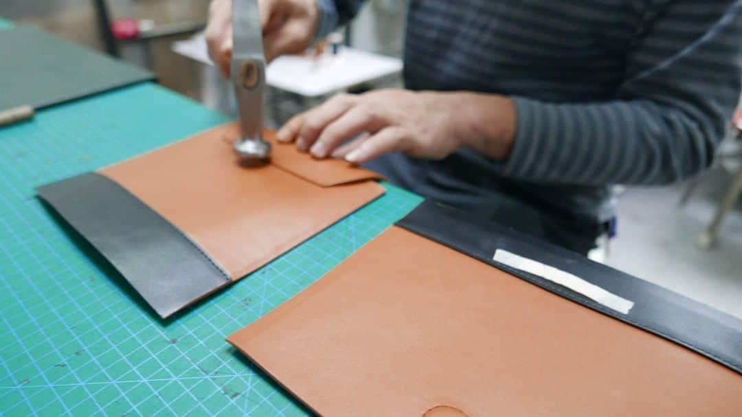 ウォントのインスタグラム：「Using the finest quality, our leather goods are crafted with intention and care to be enduring in design and durability. — #wantlesessentiels #accessories #design #behindthescenes」