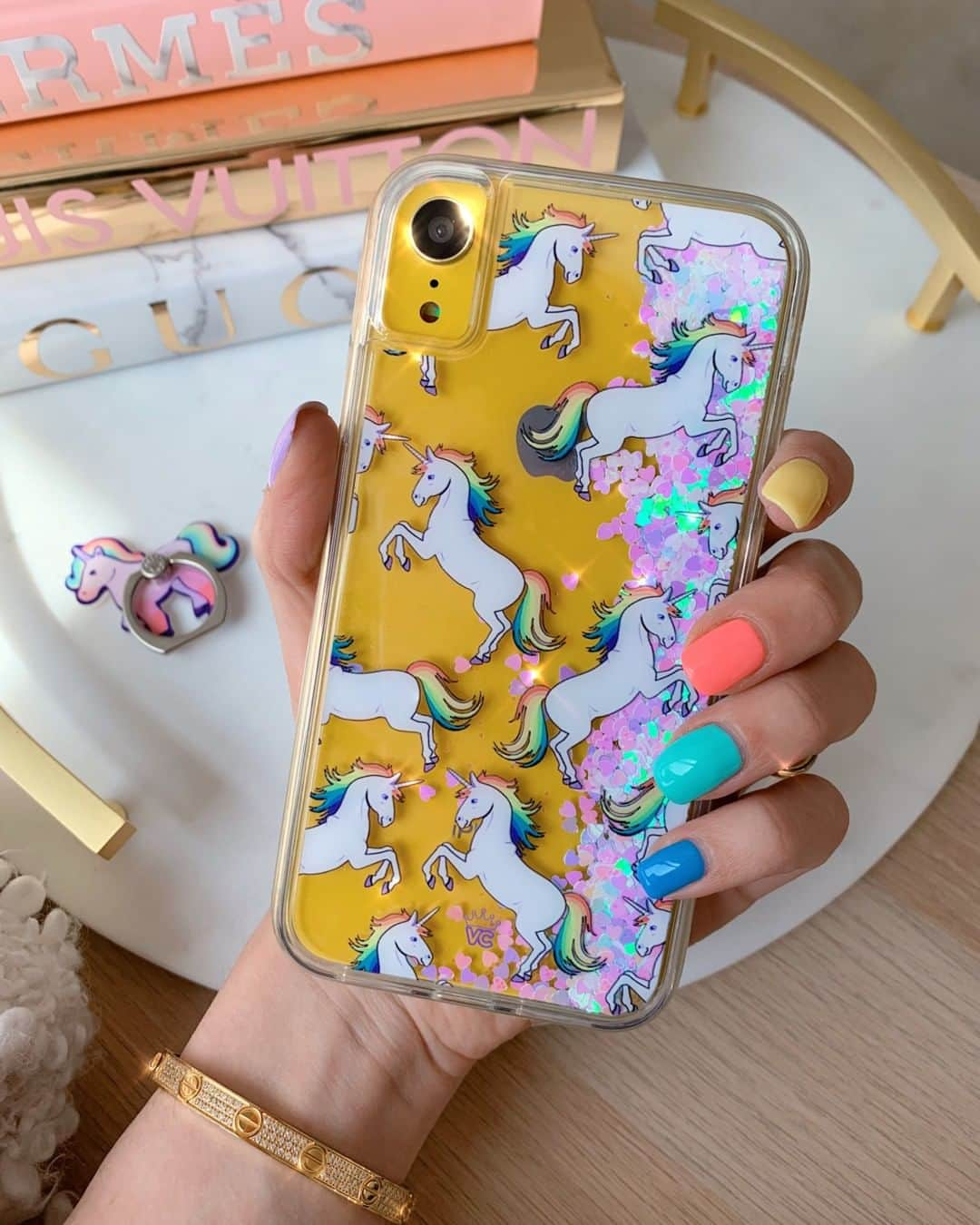 VELVETCAVIARさんのインスタグラム写真 - (VELVETCAVIARInstagram)「FREE SPIRIT 🦄  #pride⠀⠀⠀⠀⠀⠀⠀⠀⠀ EXCITING NEWS: GET TO KNOW a member of our VC Sales team. He's taking over our #instastories today to share his favorite @velvetcaviar cases, his story, and more. 🏳️‍🌈 Go watch! #unicorns #pridemonth」6月20日 3時01分 - velvetcaviar