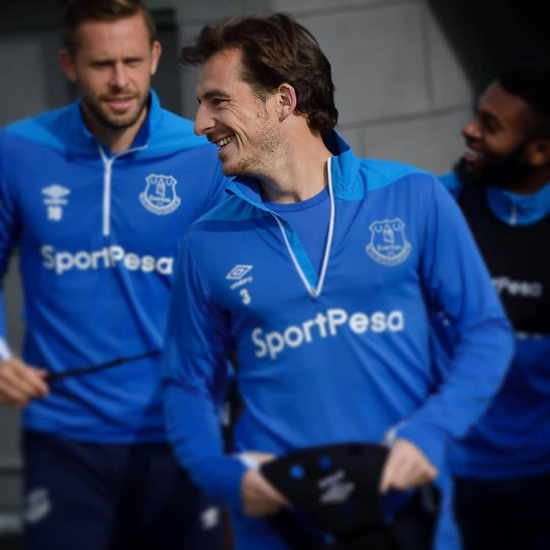 エヴァートンFCさんのインスタグラム写真 - (エヴァートンFCInstagram)「King of cool. 👑 • • • #baines #lb3 #epl #pl #premierleague #everton #efc #coyb #leightonbaines」6月20日 3時06分 - everton