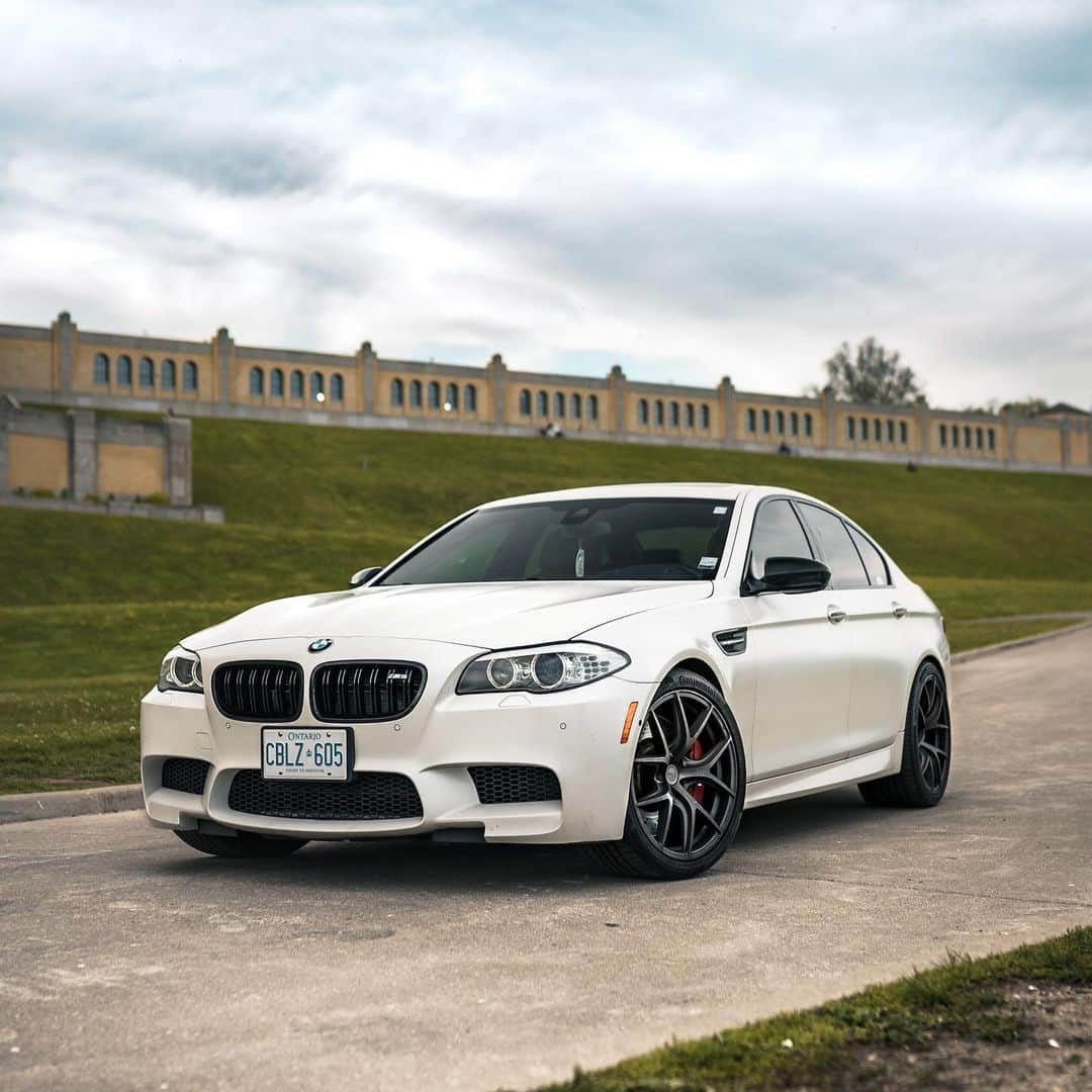 CarsWithoutLimitsさんのインスタグラム写真 - (CarsWithoutLimitsInstagram)「What else should we do to our M5 👀 Photo @frozenfraim  #carswithoutlimits #bmw #m5 #f10 #toronto」6月20日 3時12分 - carswithoutlimits