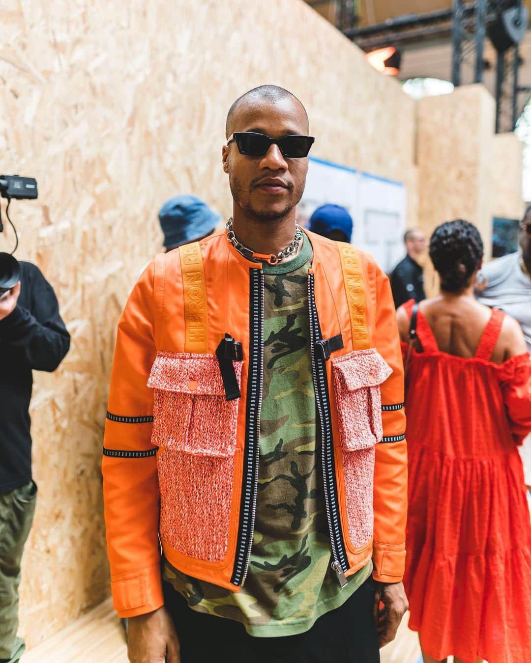 HYPEBEASTさんのインスタグラム写真 - (HYPEBEASTInstagram)「@hypebeaststyle: Head to our bio link for an exclusive backstage look at @virgilabloh's #SS20 @off____white runway show at #ParisFashionWeek,  modeled by the likes of @sheckwes, @gigihadid and more. The highly-anticipated “PLASTIC ”collection revealed two new Off-White™ x @nikesb Dunk Lows and stand-out pieces designed in collaboration with @futuradosmil.  Photo: Pete Casta/@hypebeastfr」6月20日 3時24分 - hypebeast