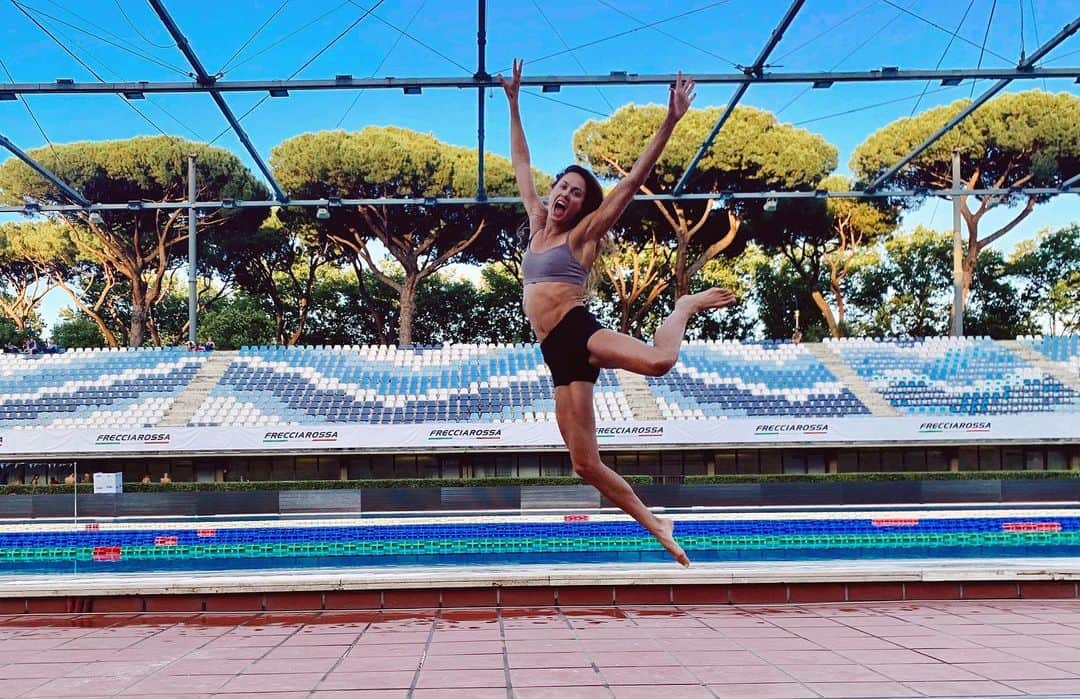 ズザンナ・ヤカボスのインスタグラム：「#ISignedToSwim thank god not to jump #ISL2019 #TeamIron 🦋 Sette colli from friday 🏊🏻‍♀️ #rome #settecolli2019」