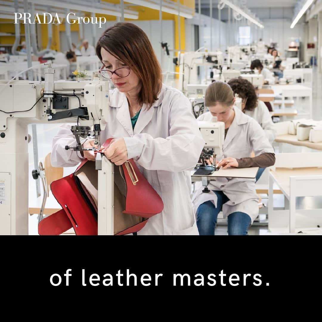 プラダさんのインスタグラム写真 - (プラダInstagram)「Scandicci is a center of excellence: all stages of the leather goods production are carried out in this facility, from the creation of the prototype to the development of the model, its manufacturing and testing. Enjoy your visit #InsidePradaGroup, link in bio.」6月20日 3時32分 - prada