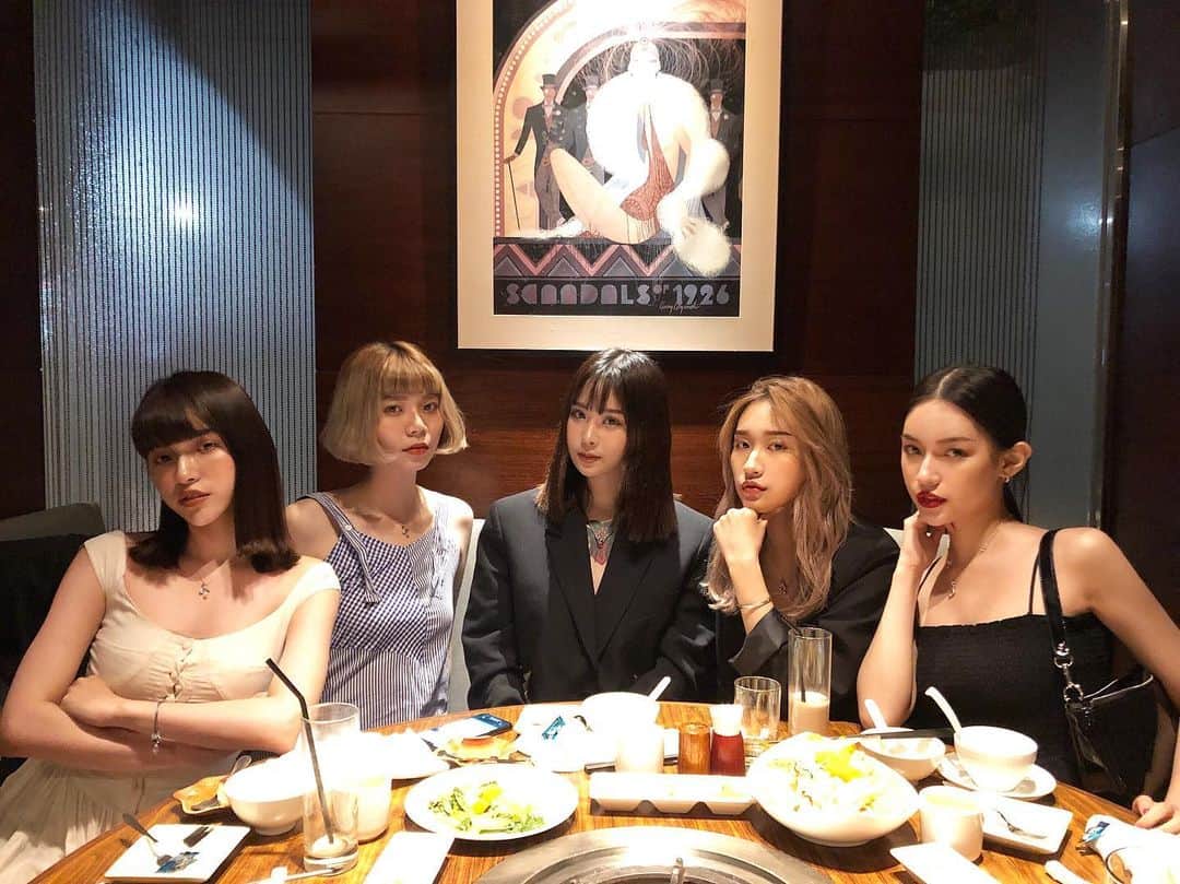 Abby Chenのインスタグラム：「My angels👼💕 這麼多年一樣愛妳們❤️這是很美的緣份 不知道有沒有記得我們的愛我別走🤣 @rynhanx  @chinhcy  @par_19  @wang__wei___」