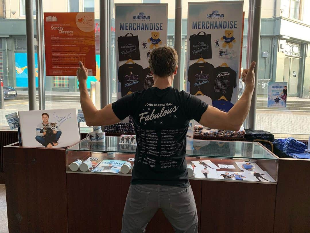 ジョン・バロウマンさんのインスタグラム写真 - (ジョン・バロウマンInstagram)「We have our #jbfabulous merchandise for sale by the one and only @scottmale at each venue and online. Scott not included ;) jb」6月20日 3時52分 - johnscotbarrowman