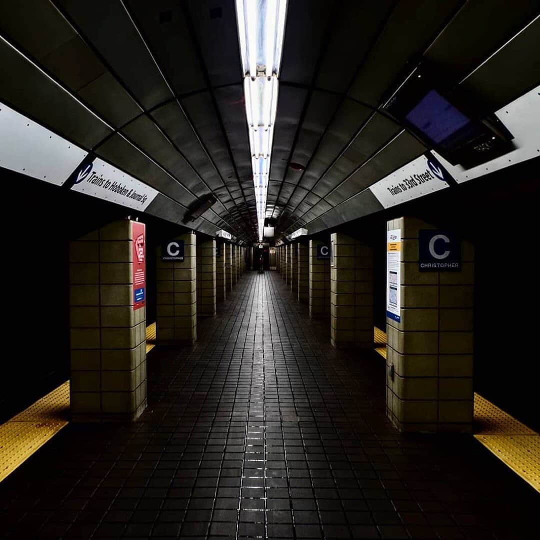 Ricoh Imagingさんのインスタグラム写真 - (Ricoh ImagingInstagram)「This image captured by our #teampentax fan @raoul_simon using the #pentaxkp draws you straight down this subway platform!」6月20日 3時56分 - ricohpentax