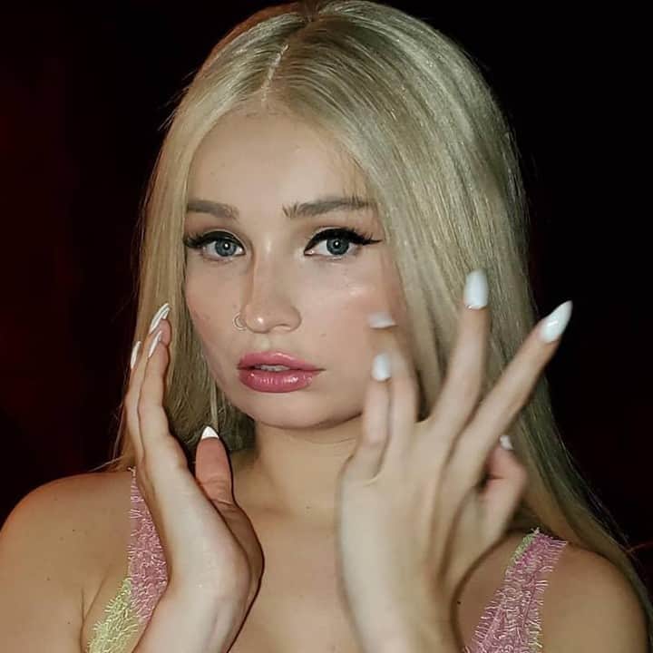 NYX Cosmeticsさんのインスタグラム写真 - (NYX CosmeticsInstagram)「Living for this effortless, soft glam by pro MUA @josephcarrillo on the gorgeous @kimpetras 🌸 He achieves a flawless nude lippie with our Slim Lip Pencil in 'Rose' ✨ || #nyxcosmetics #nyxprofessionalmakeup #crueltyfreebeauty」6月20日 3時59分 - nyxcosmetics