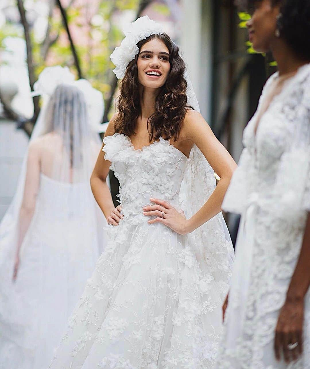 Marchesaさんのインスタグラム写真 - (MarchesaInstagram)「Shop the Marchesa Bridal Fall/Winter 2019 collection June 28th - 30th at the Trunk Show held by @lavalleebridal . Photo by @joannatotolici. #marchesa #marchesabridal #marchesanottebridal #bridal」6月20日 4時00分 - marchesafashion