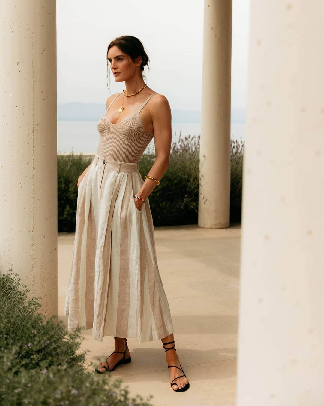 ネッタポルテさんのインスタグラム写真 - (ネッタポルテInstagram)「ALL THE BEIGE: Get sunshine-ready like @hilaryrhoda in elegant, relaxed neutrals paired with naked sandals by @emmeparsons. #TheNETSET  Tap the link in bio to shop your favorite looks from Instagram at #NETAPORTER. 📸: @danrobertsstudio」6月20日 4時04分 - netaporter