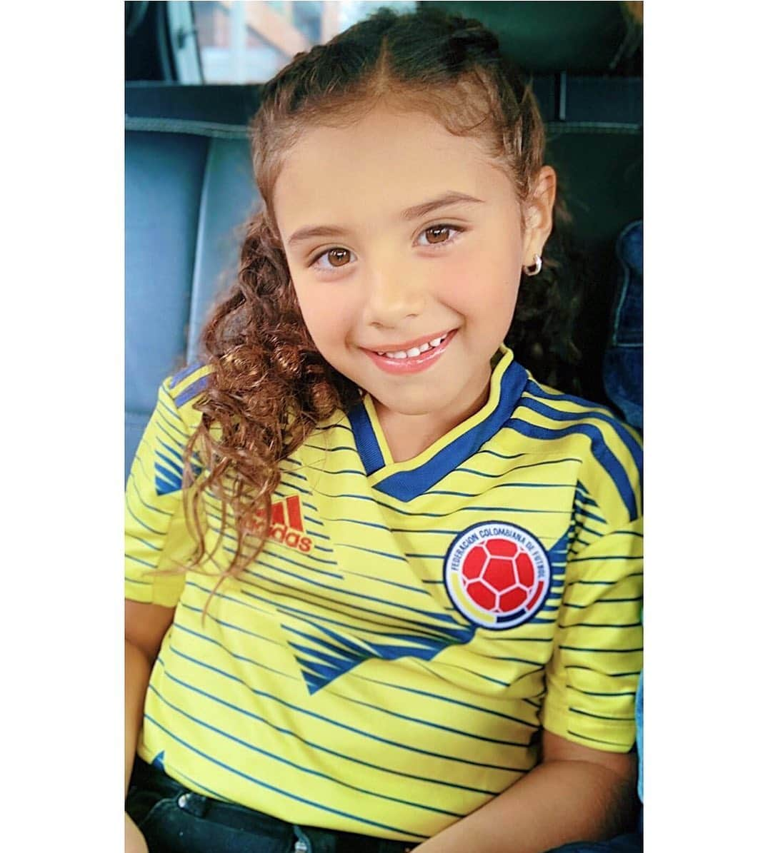 ダニエラオスピナさんのインスタグラム写真 - (ダニエラオスピナInstagram)「Colombia 💛💛💙❤」6月20日 4時09分 - daniela_ospina5