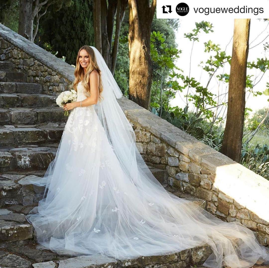 CarolineWozniackiさんのインスタグラム写真 - (CarolineWozniackiInstagram)「#Repost @vogueweddings ・・・ After the initial surprise of her engagement to @DavidLee set in, @CaroWozniacki "phoned a friend." “I emailed Anna [Wintour] and said I needed help,” laughs last year’s Australian Open winner. “Anna kindly said, ‘I would love to help you—what would you like?’” Caroline remembers. “So I sent her inspiration photos, and she suggested I come to her office so we could talk about it. So I went in, and we discussed ideas.” Caroline knew she wanted a look that was equal parts romantic and girly, and ultimately turned to @OscardelaRenta co-creative directors Laura Kim and Fernando Garcia to create her dream dress for her and David’s destination wedding. “She tried them all on—slim-fitted silhouettes, ballgowns, lots of different types. She tried a couple of lace looks, and we landed on this quite quickly,” Fernando adds. A few adjustments were made to the strapless V-neckline so that it worked perfectly with Caroline’s body, and custom Jimmy Choo heels were commissioned. The result was the custom-made fern and floral lace-embroidered gown with a classic cathedral-length tulle veil.  See more from Caroline Wozniacki and David Lee's magical Tuscan wedding at the link in our bio. Photographed by @PaulWhitePhoto」6月20日 4時11分 - carowozniacki