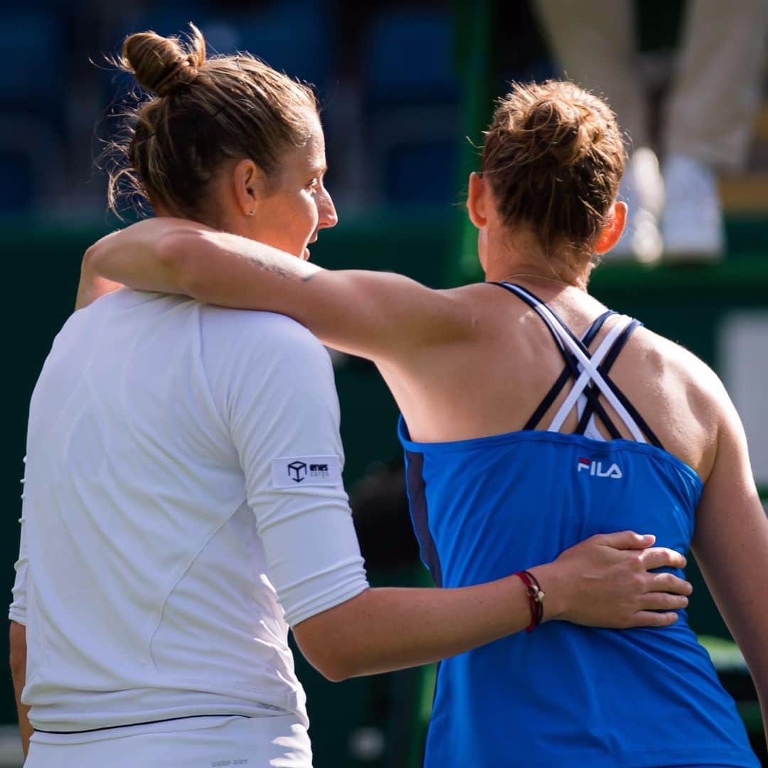 WTA（女子テニス協会）さんのインスタグラム写真 - (WTA（女子テニス協会）Instagram)「That was a fun one 😆🎾 @karolinapliskova @kristynapliskova #PliskovaTwins」6月20日 4時14分 - wta