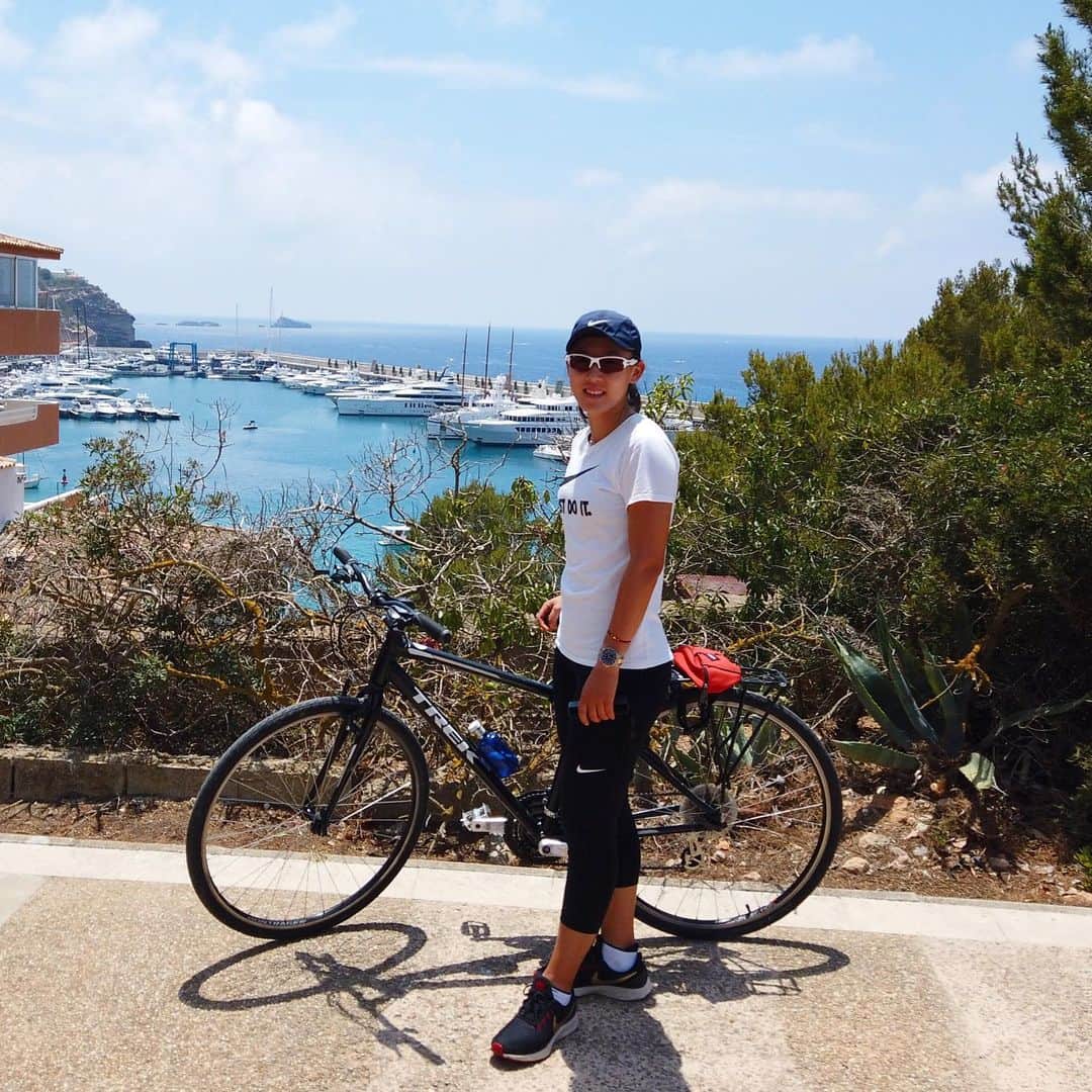 ジェン・サイサイさんのインスタグラム写真 - (ジェン・サイサイInstagram)「Can't remember when was the last time I rode?I really hope I can do this once a week. But first i need to find this kind of the view! Love Mallorca ❤️ #biking #funday @mallorcaopen」6月20日 4時29分 - zheng_saisai