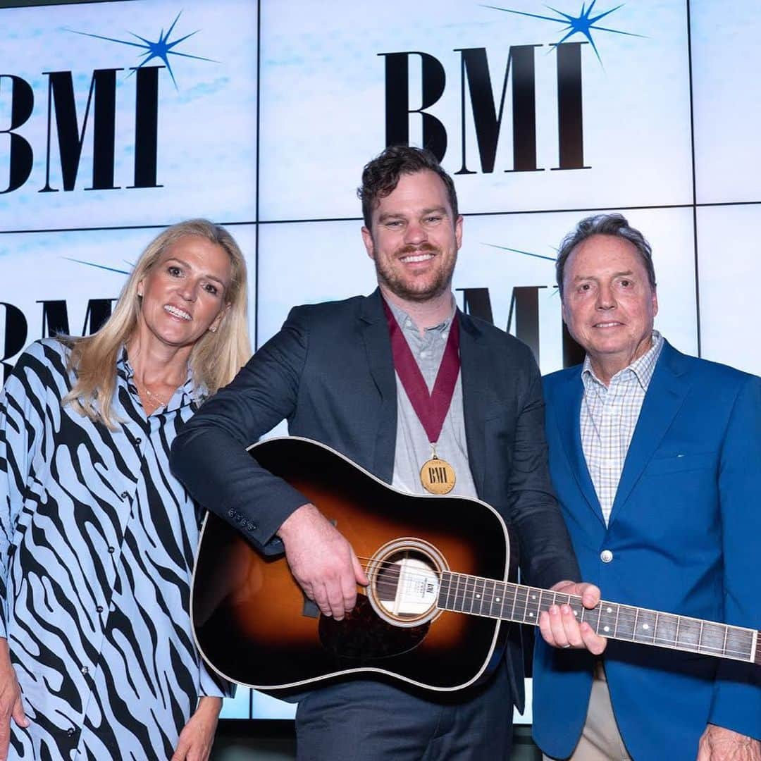 Broadcast Music, Inc.さんのインスタグラム写真 - (Broadcast Music, Inc.Instagram)「What a beautiful night celebrating Christian music! Congratulations to our many winners, including our 2019 BMI Compass Award honoree Elwyn Raymer, 2019 Christian Publisher of the Year, Be Essential Songs, Song of the Year (“Reckless Love”) writer @ran_jackson, and @ethanhulse, for not only winning his first (second, third AND fourth!) BMI awards but also taking home Songwriter of the Year @ethanhulse✨ #BMIChristianAwards」6月20日 4時32分 - bmi