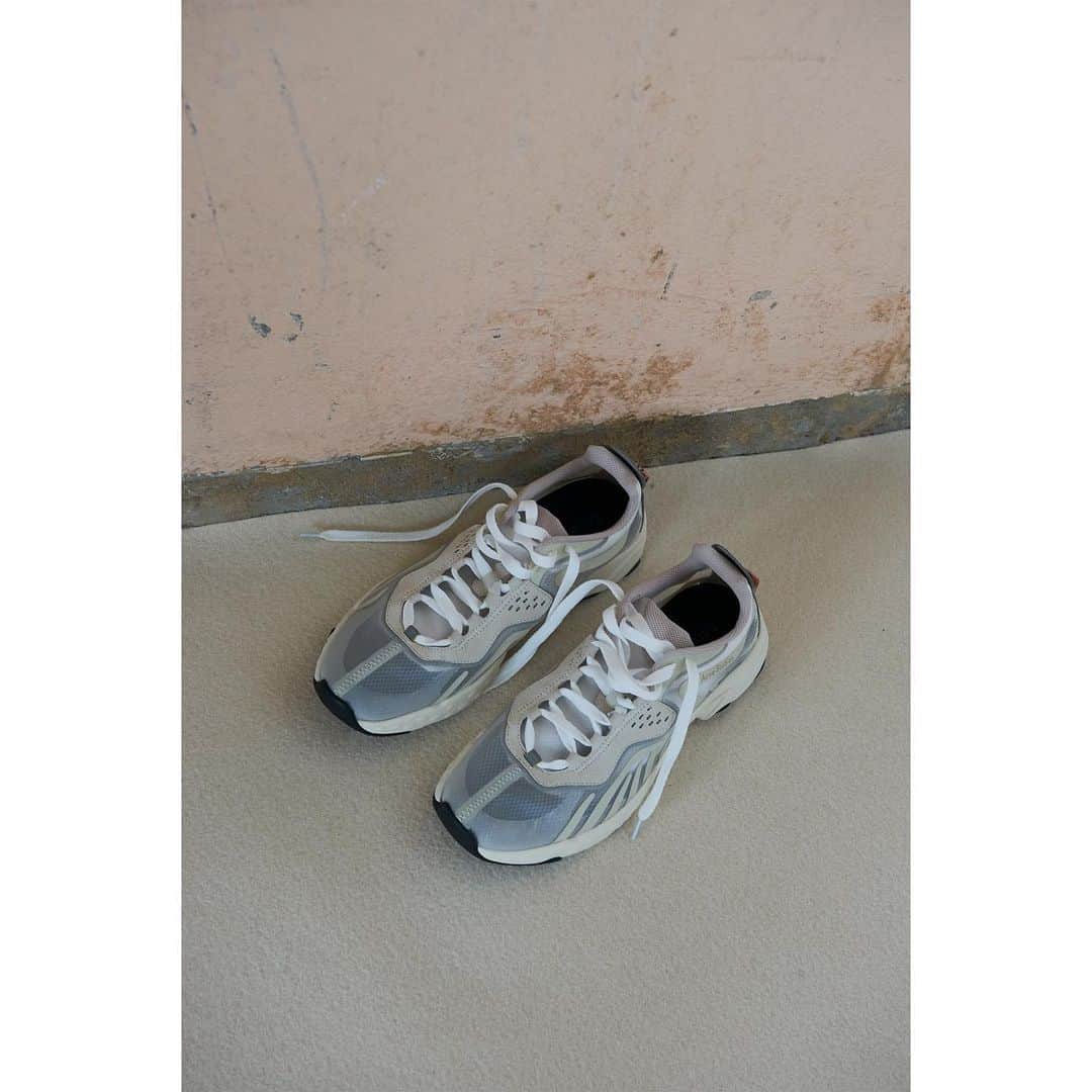 Acne Studiosさんのインスタグラム写真 - (Acne StudiosInstagram)「Introducing the #AcneStudios Men’s Spring/Summer 2020 collection. Questions of visibility are everywhere – the Manhattan sneaker evolves to a new lightweight performance style, with transparent sides and overdyed. ⁣ ⁣ Head over to our Stories to watch @RussWest44’s takeover.」6月20日 4時34分 - acnestudios