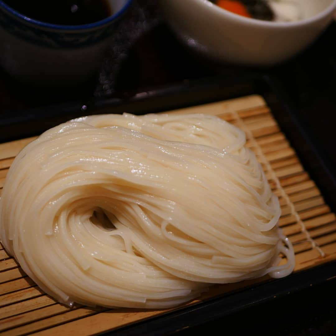 Japan Food Townさんのインスタグラム写真 - (Japan Food TownInstagram)「﻿ Have you enjoyed one of Japan's 3 Major UDON at "Inaniwa Yosuke" in Japan Food Town yet?﻿ ﻿ Inaniwa Udon in Akita Prefecture is the one of the Japan's 3 Major Udon. It has over 300 years history and the secret recipe entitled on one son even if now.﻿ ﻿ Many people loves it once tried because it has truly original texture as very smooth and chewy. You can enjoy Hot or Cold Udon at "Inaniwa Yosuke" as original recipe and the taste.﻿ ﻿ Also, "Inaniwa Yosuke" provides the varieties of menu such as Tempura Udon, Kitsune Udon, Beef Udon, even if Curry Udon and more so open the menu and choose one of your preferred Udon for your lunch or dinner.﻿ ﻿ ﻿ Japan Food Town is located at 435 Orchard Road, Wisma Atria Unit 04-39/54.﻿ Inaniwa Yosuke is located at Wisma Atria #04-45 in Japan Food Town.﻿ ﻿ ﻿ みなさん、Japan Food Town内の「稲庭養助」の日本三大うどんの一つと言われるうどんはお召し上がり頂けましたか？﻿ ﻿ 秋田県で生まれた稲庭うどんは日本三大うどんの一つに数えられています。その歴史は1600年台からと言われており300年以上の歴史のあるうどん。そして現在に至るまでその製法は一子相伝で守られているうどんです。﻿ ﻿ 沢山の方々が一度食べるとそのつるつるとした喉ごしともちもちッとした食感が大好きになってしまいます。300年以上の歴史と製法を守り続ける「稲庭養助」の味をお好みで温かいうどんか冷たいうどんで是非堪能して下さい。﻿ ﻿ 「稲庭養助」では天ぷらうどんを始めとしてテッパンのきつねうどんや牛うどんからカレーうどん他バラエティー豊かなメニューをご用意しております。メニューを開いてランチ、ディナーにお好みの一品を見つけて下さいね！﻿ ﻿ ﻿ Japan Food Townは435 Orchard Road, Wisma Atria Unit 04-39/54にあります。﻿ 稲庭養助はJapan Food Town内、Wisma Atria #04-45にあります。﻿ ﻿ #inaniwayosuke #japanfoodtown #japanesfood #eatoutsg #sgeat#foodloversg  #sgfoodporn ﻿#sgfoodsteps #instafoodsg #japanesefoodsg #foodsg #orchard #sgfood #foodstagram #singapore #wismaatria #ジャパンフードタウン #シンガポール #稲庭養助#inaniwaudon #history #akita #akitaprefecture﻿ ﻿ ﻿ ﻿ ﻿ ﻿ ﻿ ﻿」6月20日 15時26分 - japanfoodtown