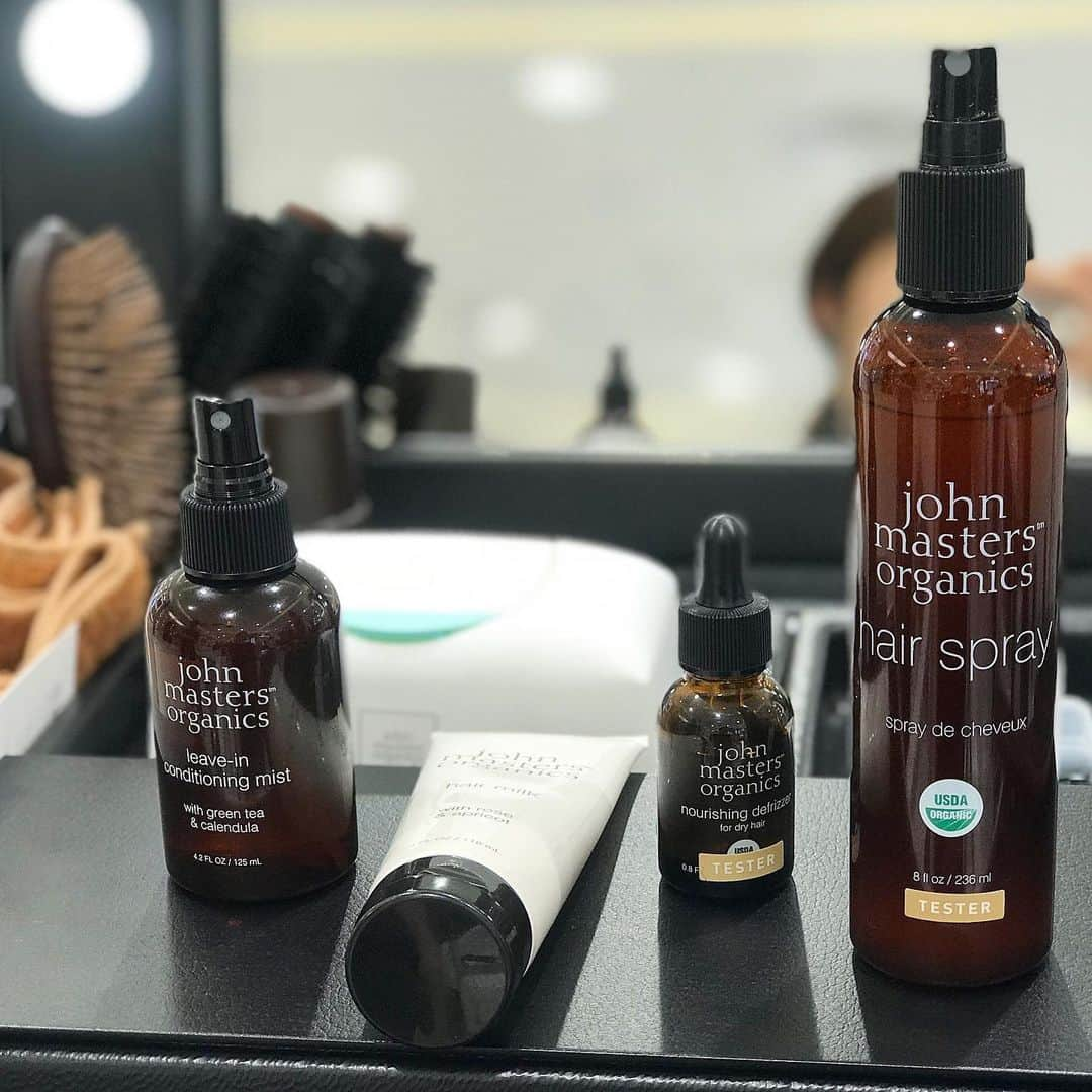 ayakoさんのインスタグラム写真 - (ayakoInstagram)「ジョンマスターオーガニック @johnmastersorganics_japan ・ 頭皮チェック＆気になっていたアイテムを色々試してきました𓆸 G&CリーブインコンディショニングミストN はブローにもヘアアレンジにも使えて万能❣︎ すぐには固まらないからアレンジしやすいし、程よいキープ力でナチュラルな仕上がりに◎ これを使ったヘアアレンジを素敵に施してもらい、簡単なので自分でも今度やってみようとおもいます☺︎✧₊⁎ ・ 横浜高島屋１階化粧品売り場　イベントスペースで6/19(水)~6/25(火)の期間中、体験できますよ♩ ・ #johnmastersorganics  #gcleaveinconditioningmist #ジョンマスターオーガニック #アウトバストリートメント #サラツヤ #ジョンマスター #ジョンマス #オーガニック #ヘアケア #スタイリング」6月20日 13時59分 - aya.masayan