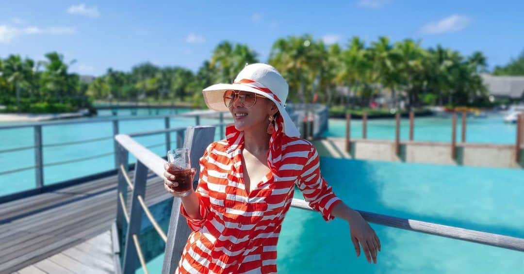 Syahriniさんのインスタグラム写真 - (SyahriniInstagram)「• Living A Colourful Life !  _______\\\_______  #PrincesSyahrini #BoraBora #June2019 #SummerBreak #HoneymoonLyfe」6月20日 14時11分 - princessyahrini