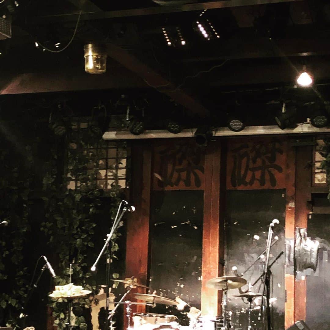 山川のりをのインスタグラム：「今夜は京都磔磔にてギターパンダライブです。17時30分/18時30分、2800円+D /3300円+Dです。共演はファックゲッツ、寅。お近くの方々会いにきてアイニージュー！ギタパンスケジュールはguitarpanda.net」
