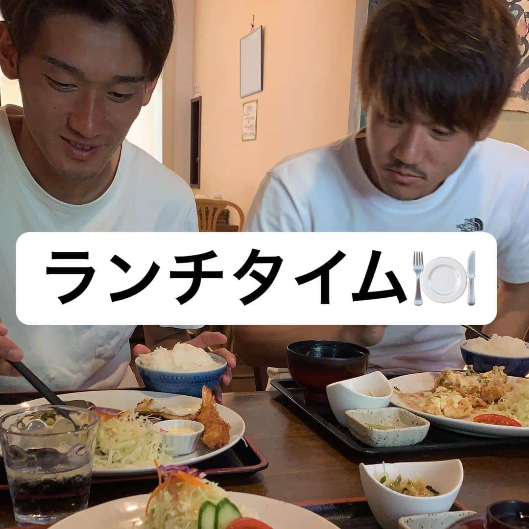 堤俊輔さんのインスタグラム写真 - (堤俊輔Instagram)「今日はこの2人とランチ🍽✨ ますたーの台所❗️❗️❗️ メンチカツが好きすぎて、特別にツツミスペシャルを作っていただきました😍  マスターありがとうございます🙇‍♂️ 皆さんも行ってみてくださいね〜✨ #サッカー  #Jリーグ  #鹿児島ユナイテッドFC #鹿児島 #soccer  #jleague  #kagoshimaunitedfc #kagoshima #堤俊輔  #ツツスタグラム  #チェストー！ #勝手に鹿児島大使 #ランチ #ますたーの台所  #赤尾公 #牛ノ濱拓  #メンチカツ #ツツスタグルメ #ツツミスペシャル」6月20日 14時32分 - shunsuketsutsumi.19