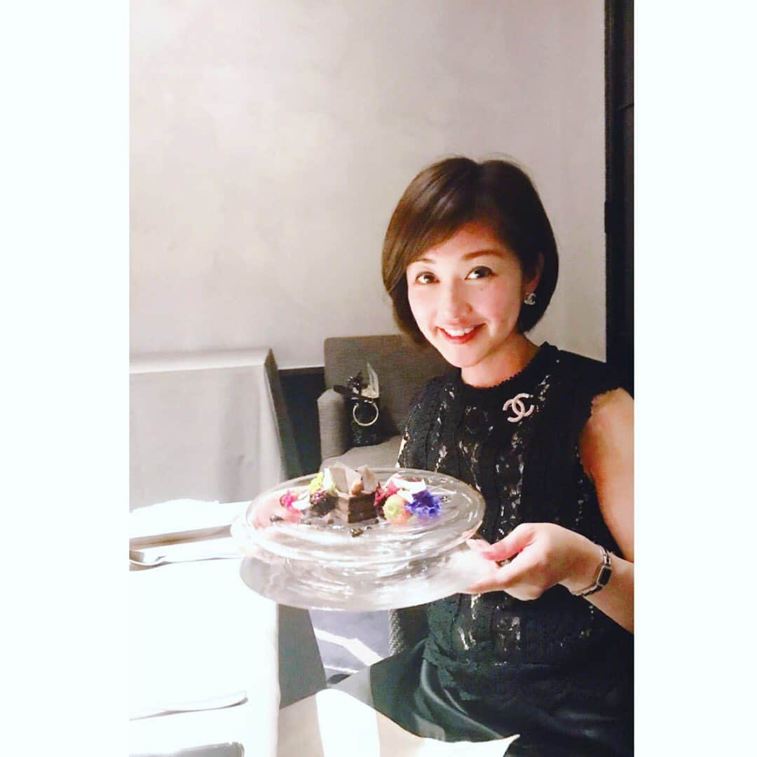 望月理恵さんのインスタグラム写真 - (望月理恵Instagram)「けいちゃんお誕生日を お祝いしました。2度目😆 おめでとう✨  料理も美味しく、 楽しい時間。 笑いすぎて、 帰る時マスカラで目が 真っ黒です😆 いつもありがとう！！ #ランベリー #西麻布 #またすぐに行きたい #鮎 #ベビーコーン #誕生日 #清く正しく美しい #けいちゃん  おめでとう」6月20日 14時37分 - mochiee28